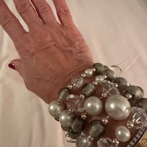 Lustrous Pearl and Crystal Bracelet